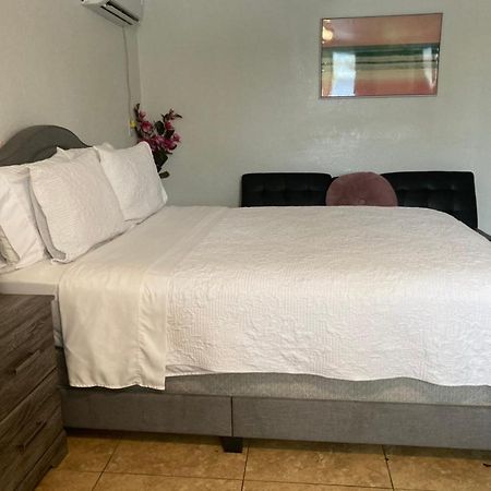 Cozy Studio…With Private Entrance ลาสเวกัส ภายนอก รูปภาพ