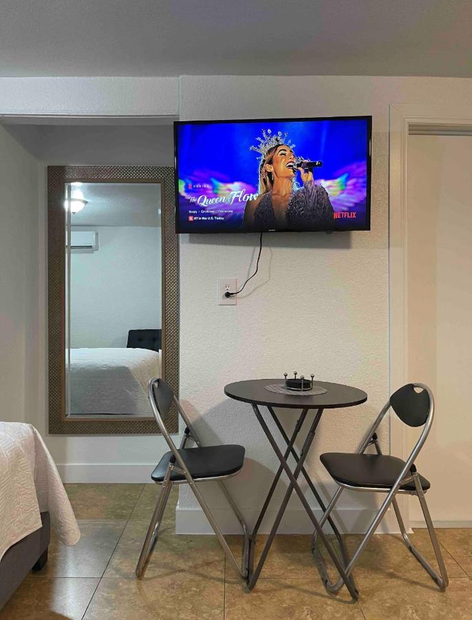 Cozy Studio…With Private Entrance ลาสเวกัส ภายนอก รูปภาพ
