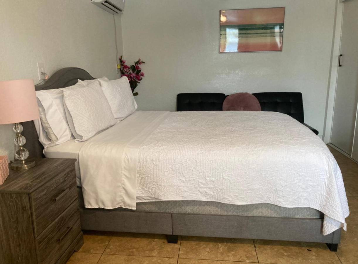 Cozy Studio…With Private Entrance ลาสเวกัส ภายนอก รูปภาพ